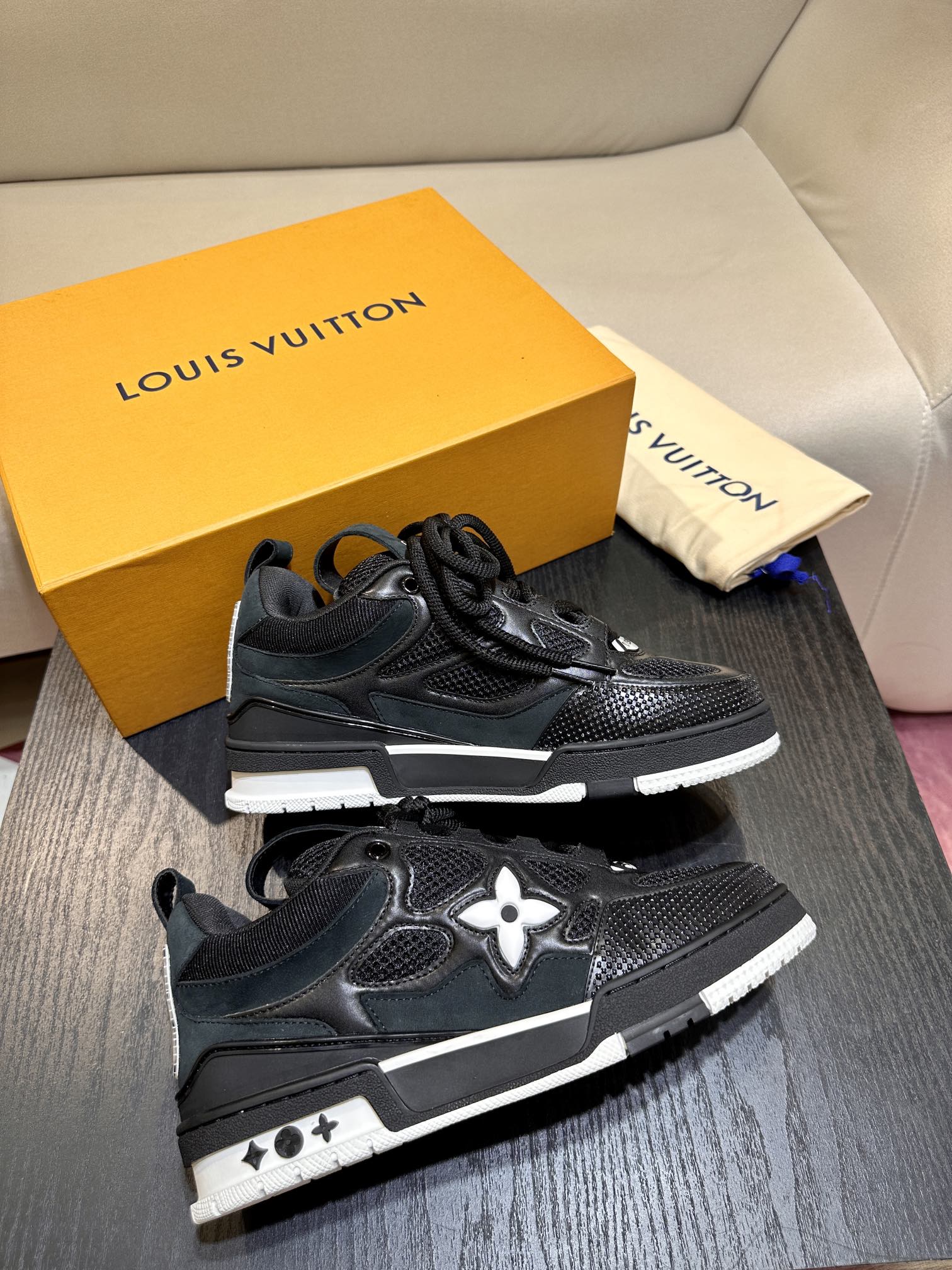 L** V* Trainer