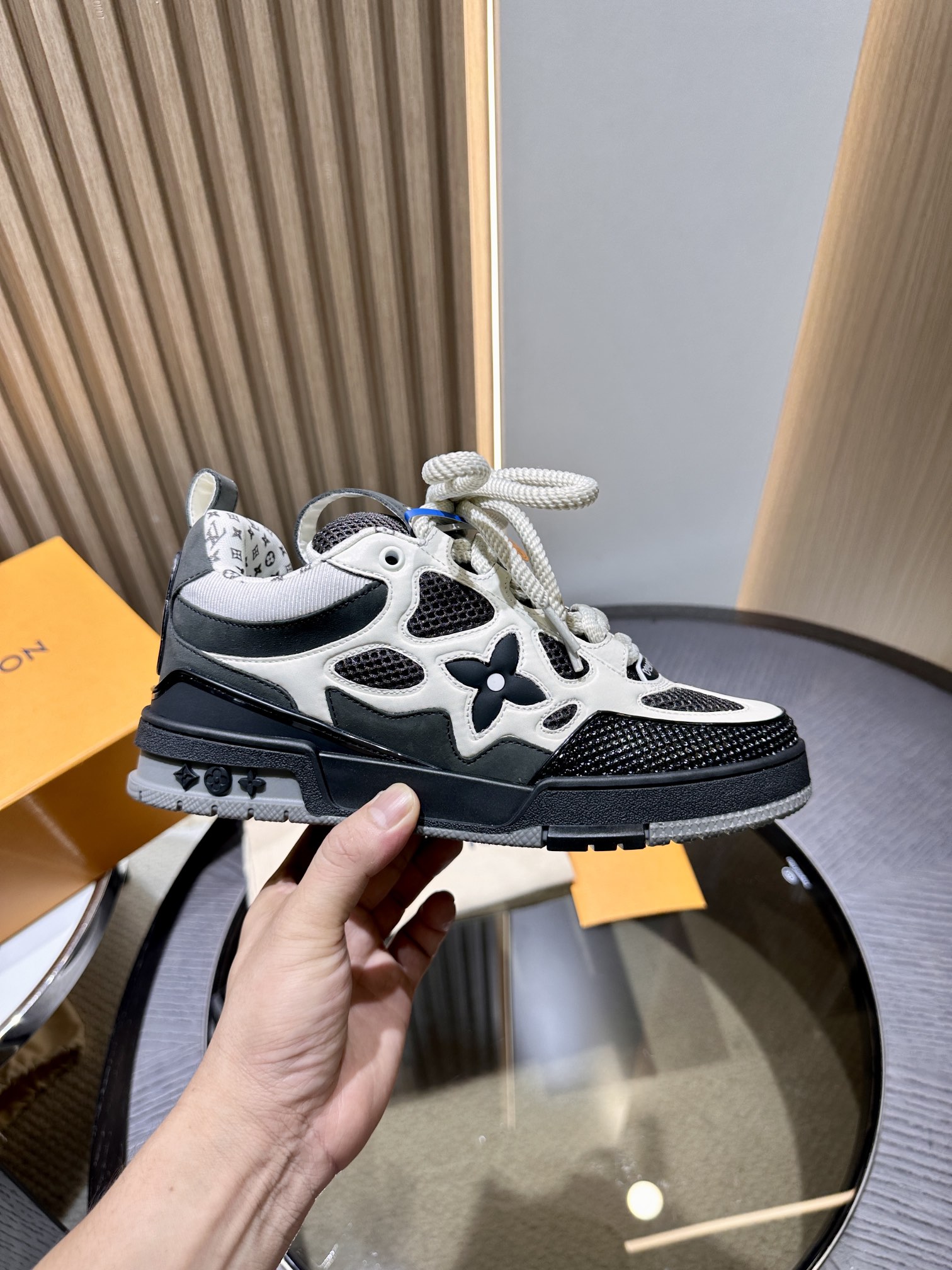 L** V* Trainer