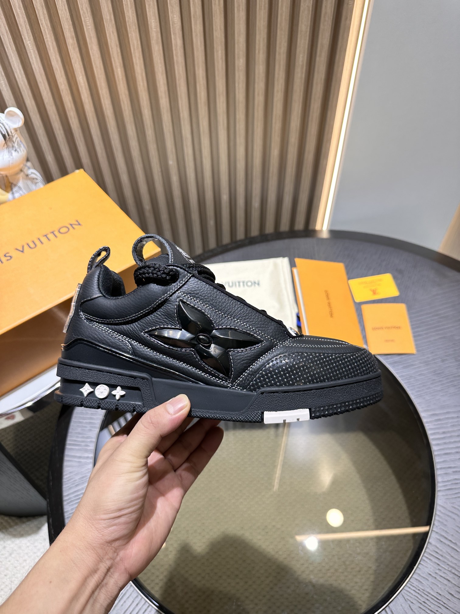 L** V* Trainer