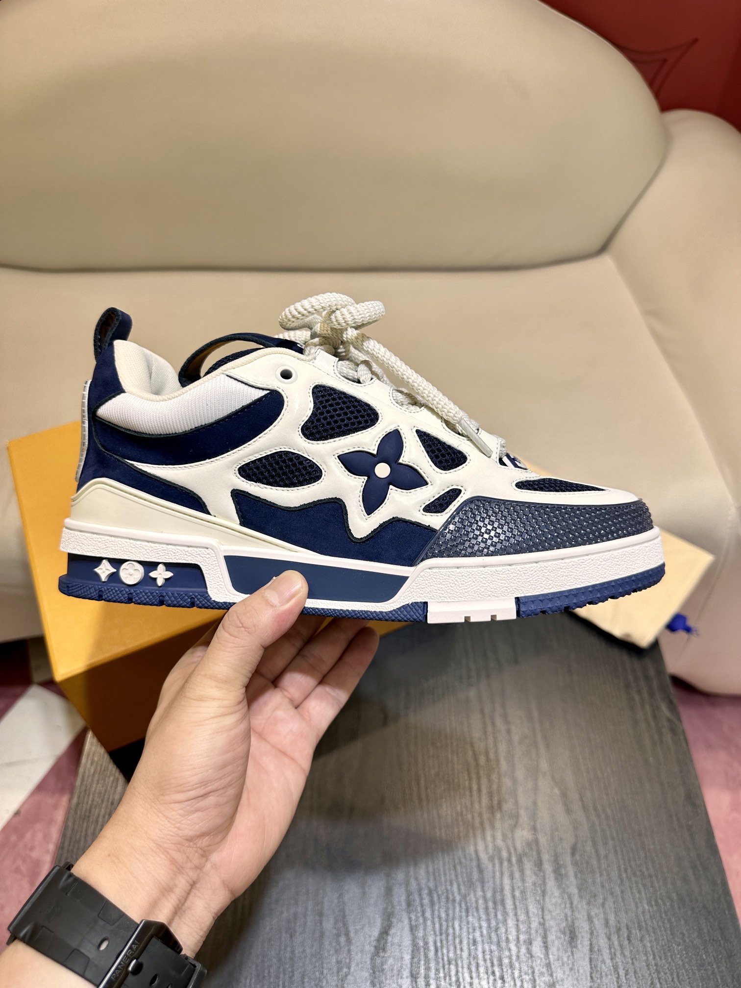 L** V* Trainer