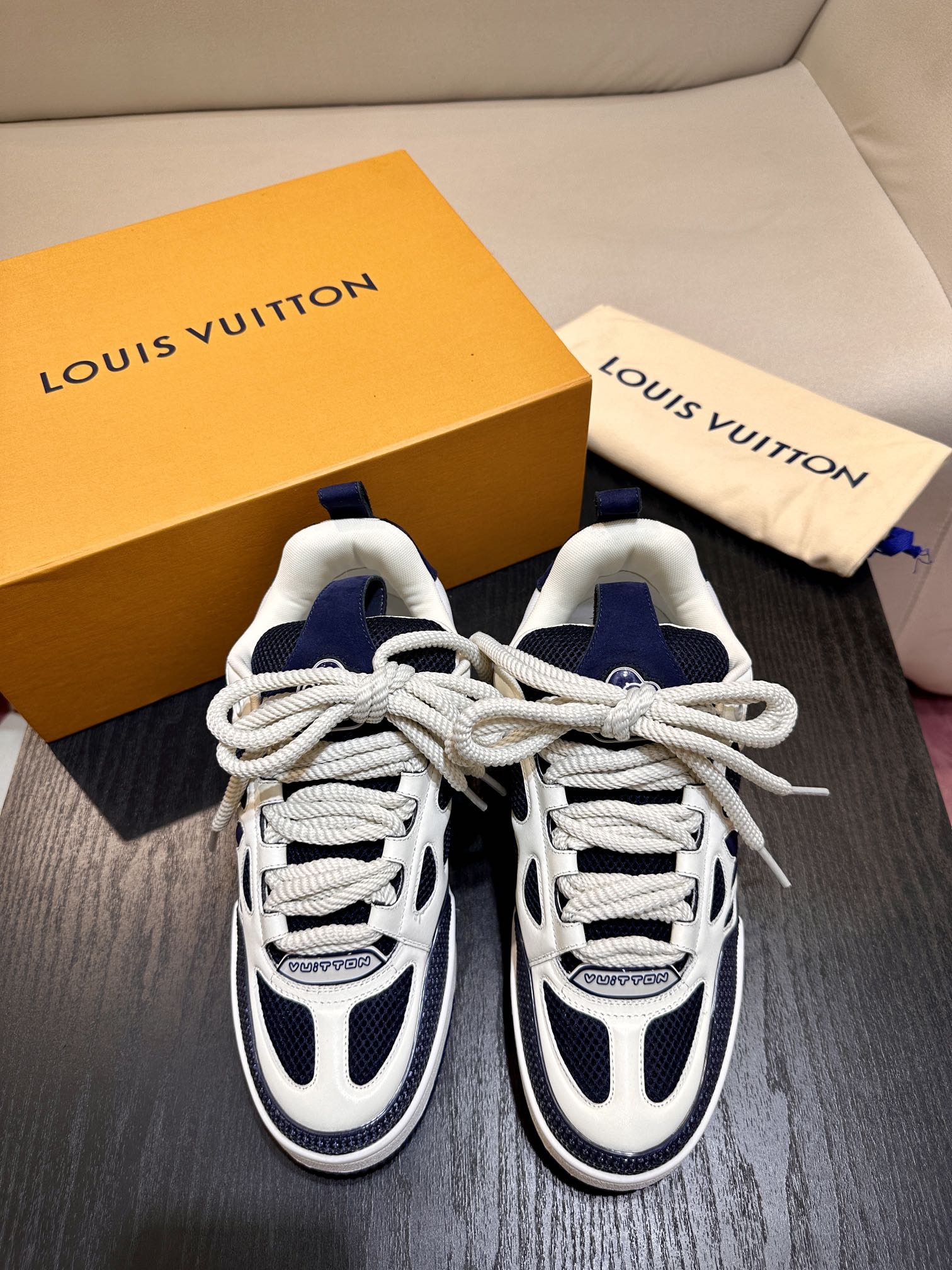 L** V* Trainer