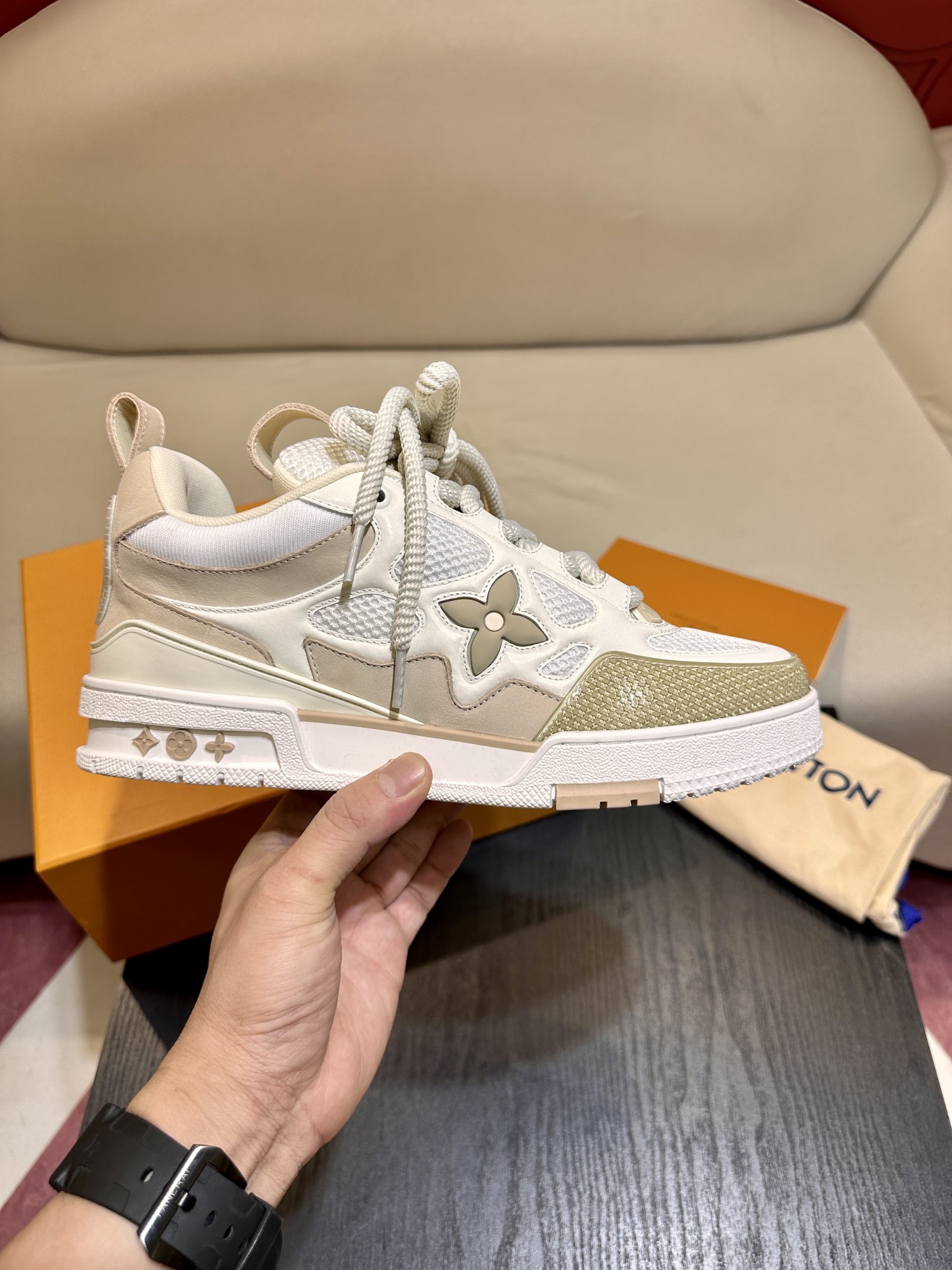 L** V* Trainer