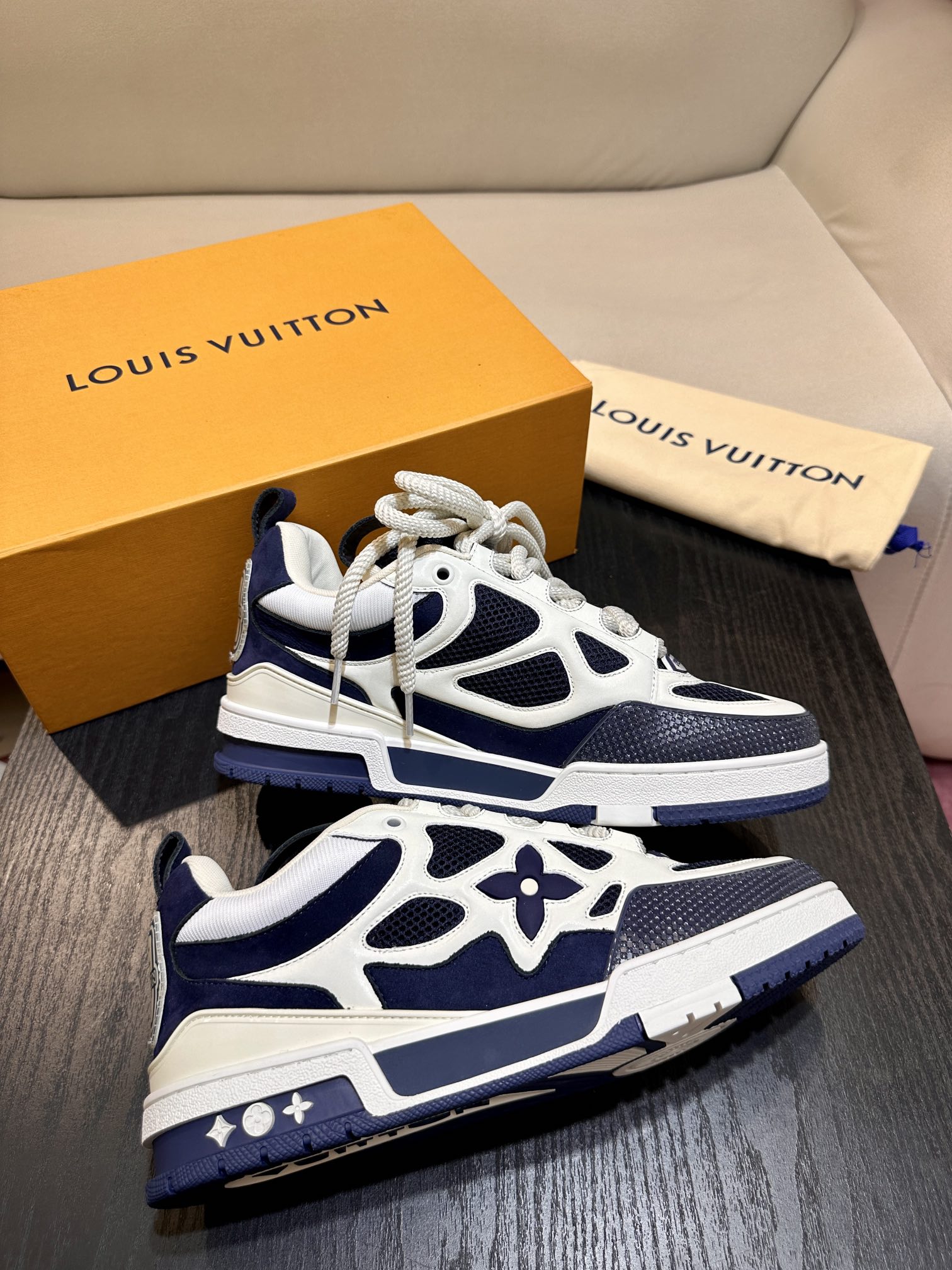L** V* Trainer