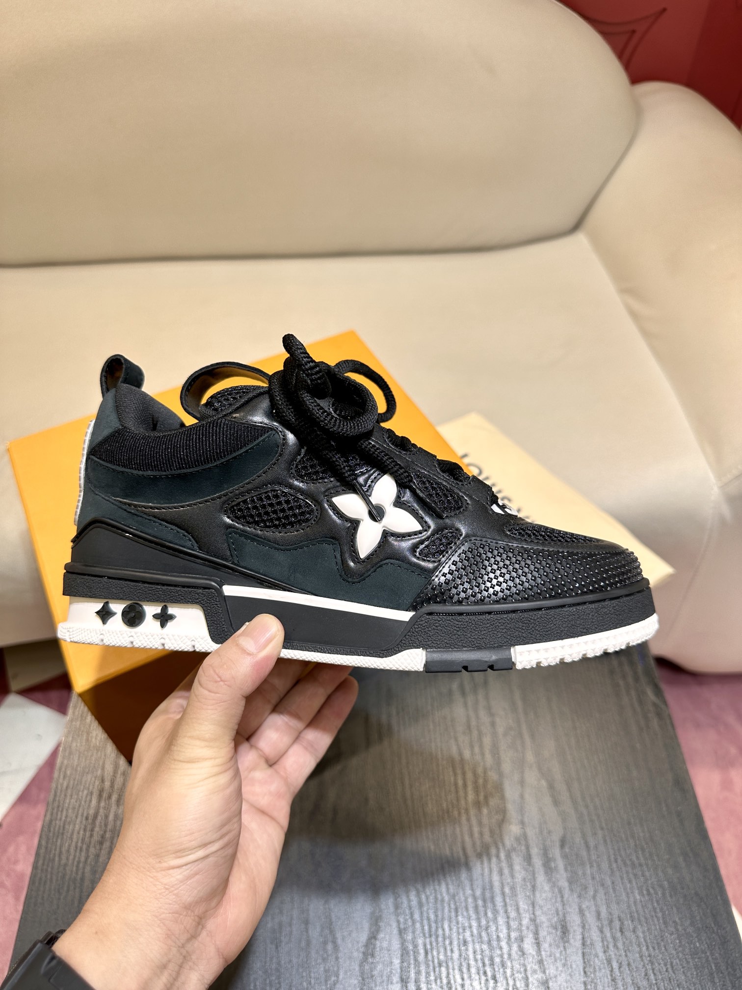 L** V* Trainer