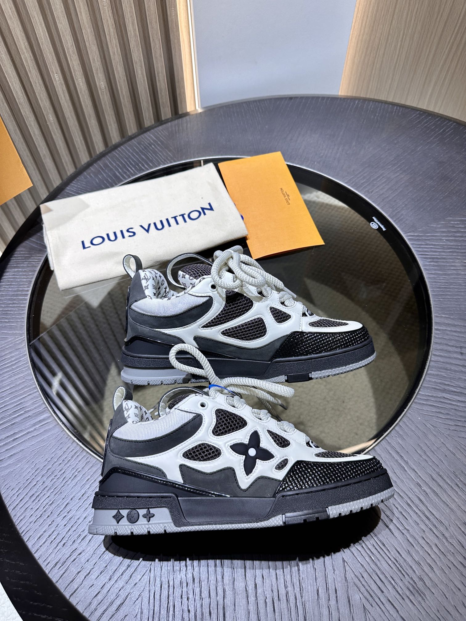 L** V* Trainer