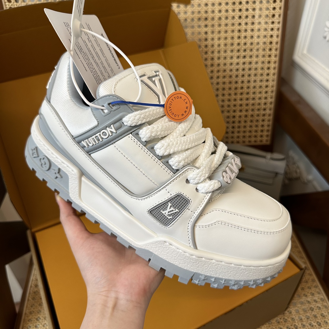 L** V* Trainer